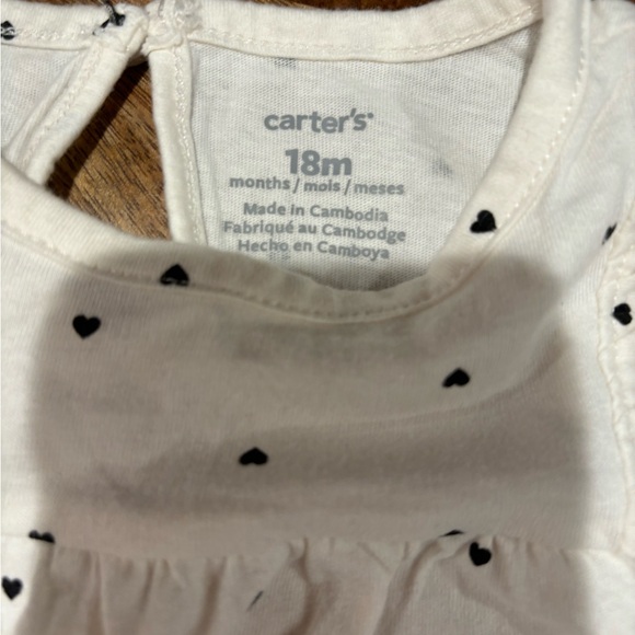 Carter’s 18 Month Heart Outfit - Picture 2 of 2